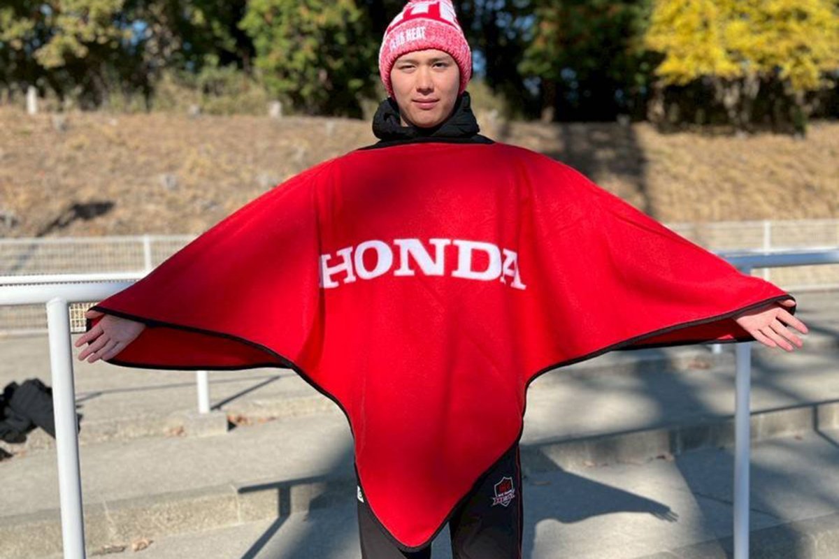 Honda HEATポンチョとバスケシャツ各2枚セット　おまけ付き！ホンダヒート 更新版【チケット】企画チケットのご案内①応援グッズ付き立見席