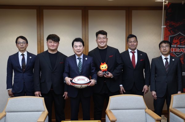 【トピックス】栃木県でのホストゲーム開催に向け宇都宮市長を表敬訪問いたしました