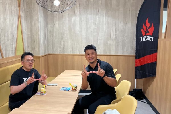 【ホストタウン活動】イオンモール鈴鹿のフードコートで「選手と一緒に食事体験」を実施いたしました。